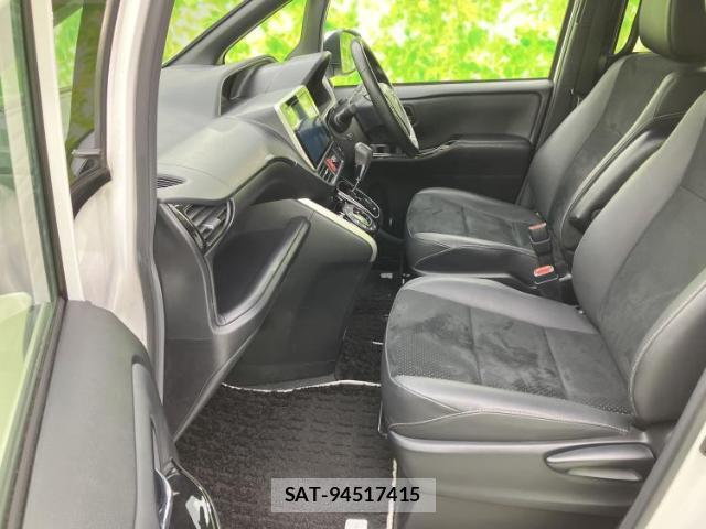 Toyota VOXY 2020-10 8225095-6