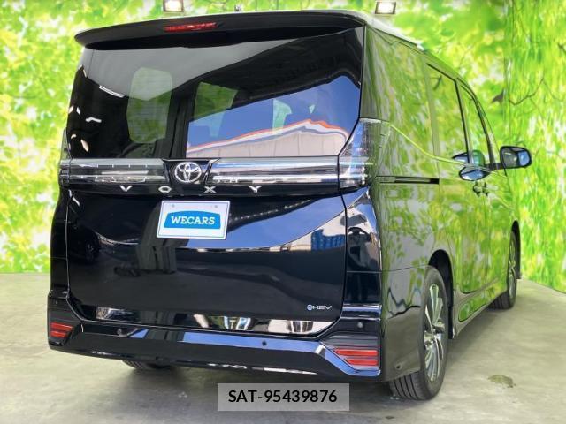 Toyota VOXY 2026-04 8225159-2