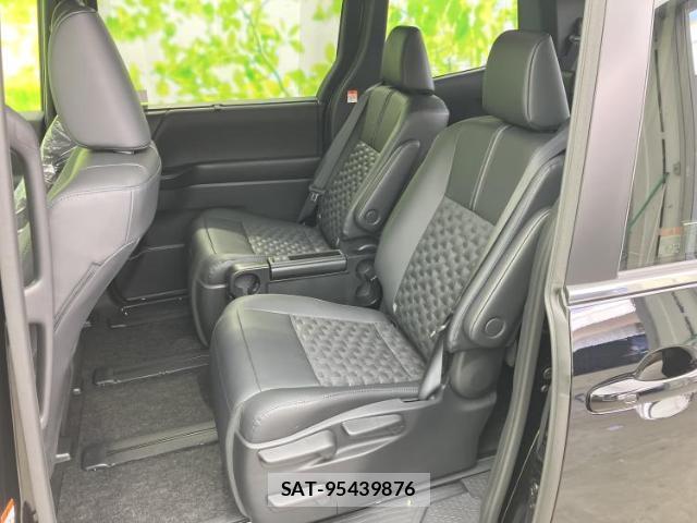 Toyota VOXY 2026-04 8225159-7