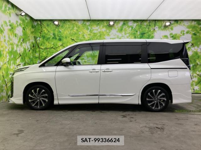 Toyota VOXY 2023-02 8225161-1