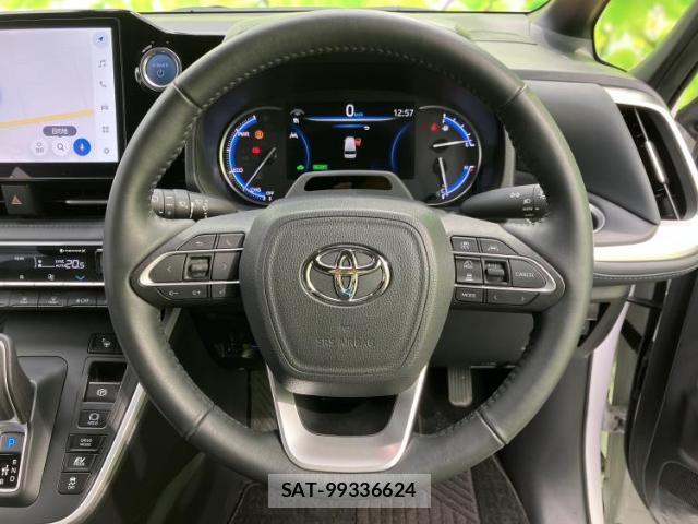 Toyota VOXY 2023-02 8225161-14