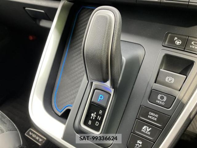 Toyota VOXY 2023-02 8225161-17
