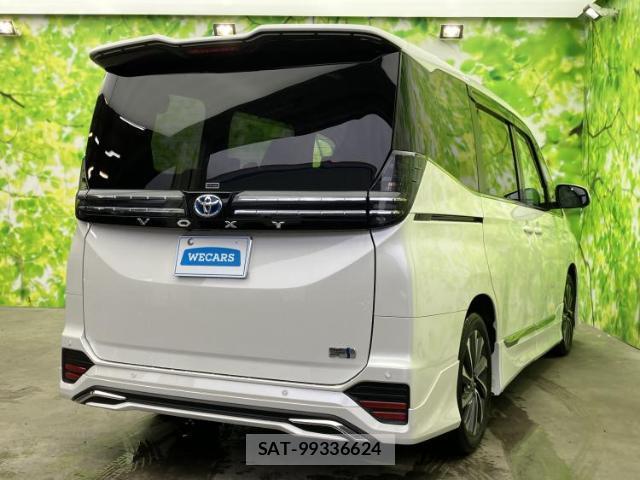Toyota VOXY 2023-02 8225161-2
