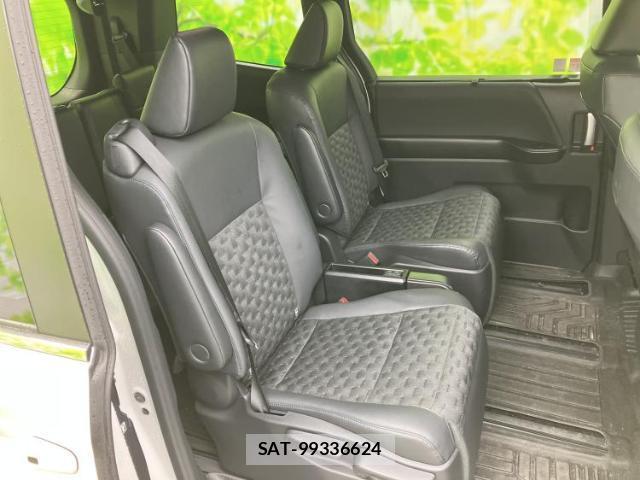 Toyota VOXY 2023-02 8225161-4