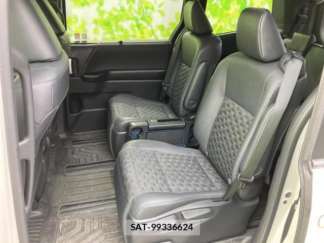 Toyota VOXY 2023-02 8225161-7