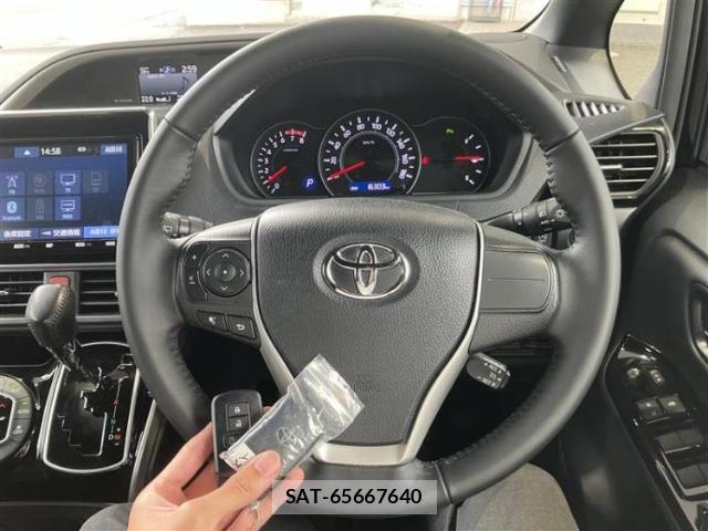 Toyota VOXY 2021-10 8225205-12