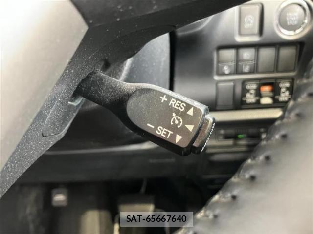 Toyota VOXY 2021-10 8225205-13