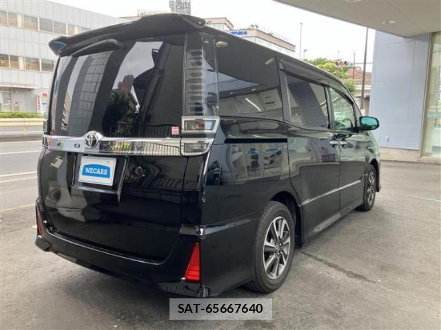 Toyota VOXY 2021-10 8225205-2