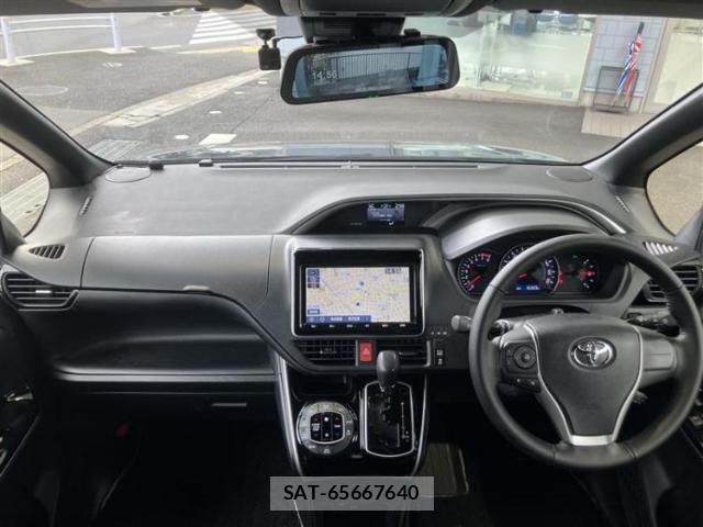 Toyota VOXY 2021-10 8225205-3