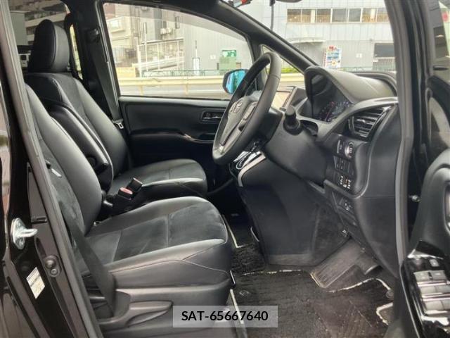 Toyota VOXY 2021-10 8225205-4