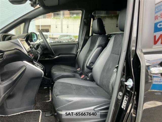 Toyota VOXY 2021-10 8225205-5