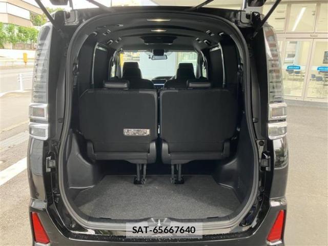 Toyota VOXY 2021-10 8225205-7