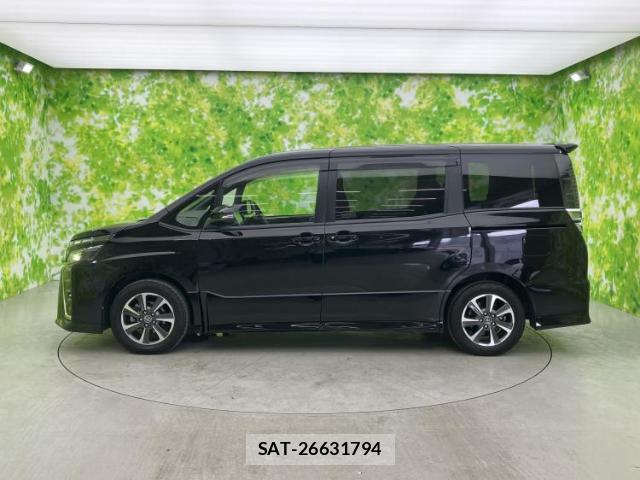 Toyota VOXY 2017-09 8225267-1