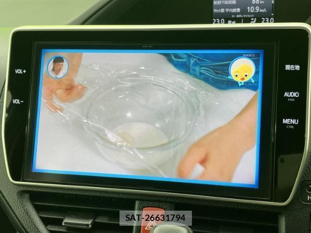 Toyota VOXY 2017-09 8225267-10