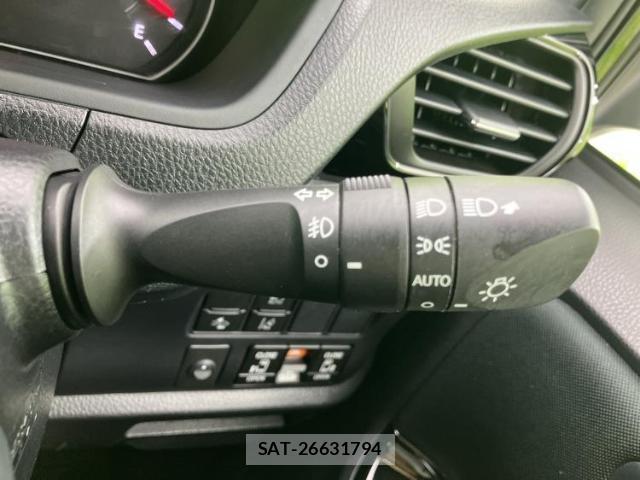 Toyota VOXY 2017-09 8225267-15