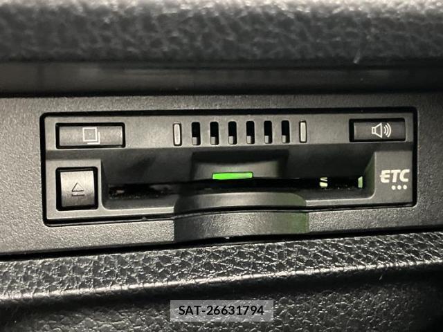 Toyota VOXY 2017-09 8225267-17