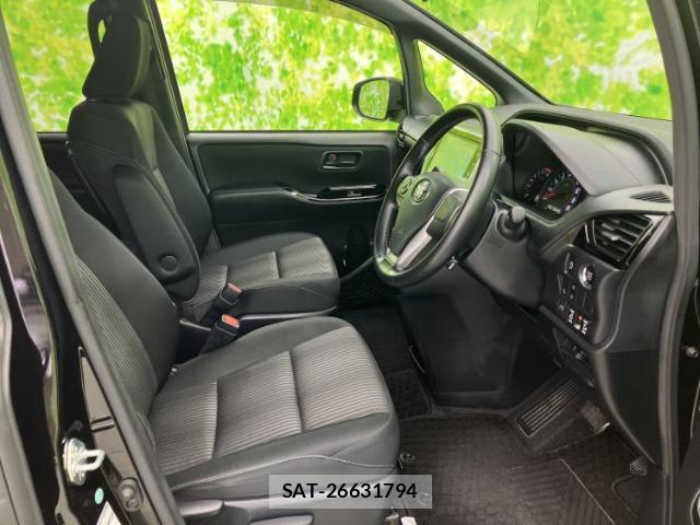 Toyota VOXY 2017-09 8225267-4