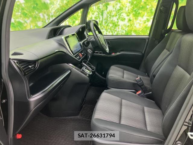 Toyota VOXY 2017-09 8225267-5