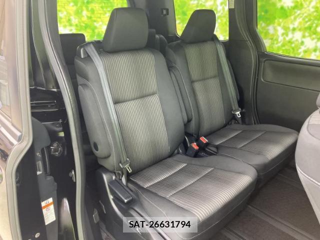 Toyota VOXY 2017-09 8225267-6