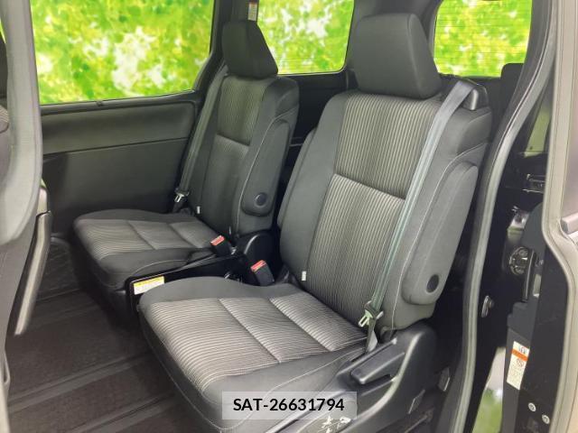 Toyota VOXY 2017-09 8225267-7