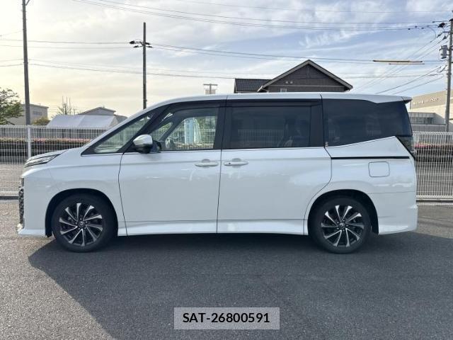 Toyota VOXY 2023-01 8225271-1