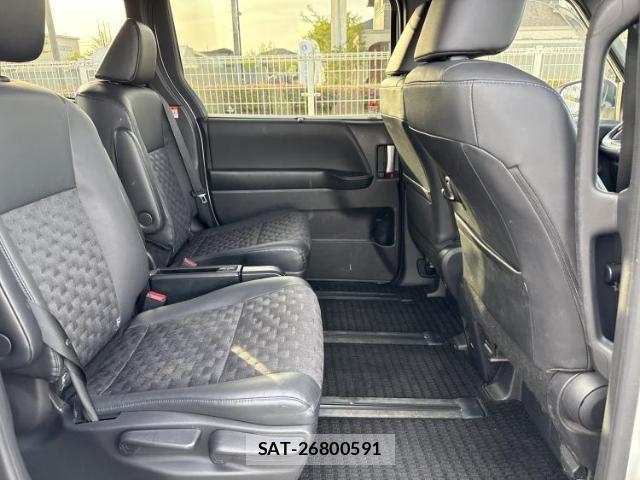 Toyota VOXY 2023-01 8225271-4
