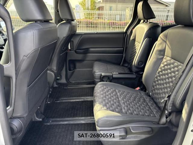 Toyota VOXY 2023-01 8225271-7