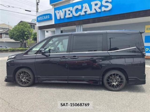 Toyota VOXY 2024-09 8225284-1