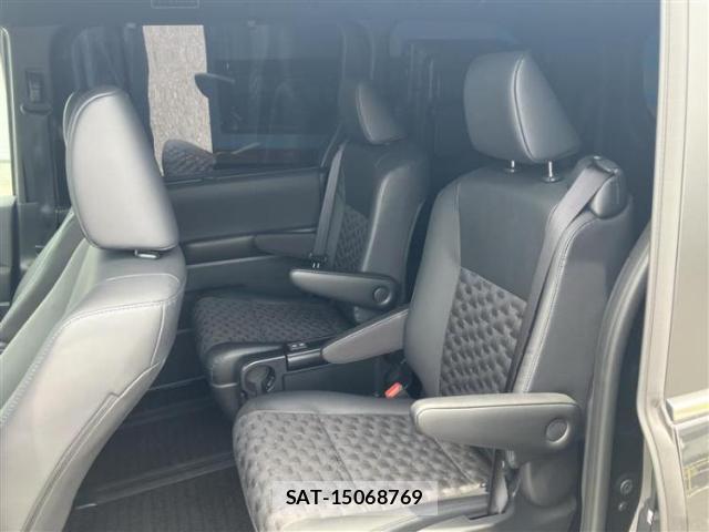 Toyota VOXY 2024-09 8225284-5