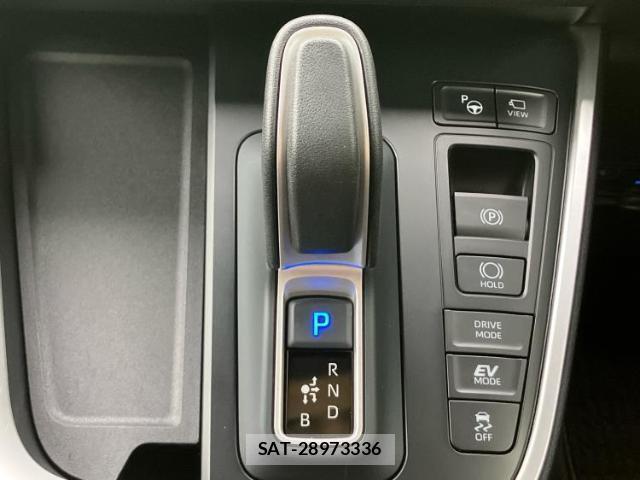 Toyota VOXY 2025-04 8225286-17