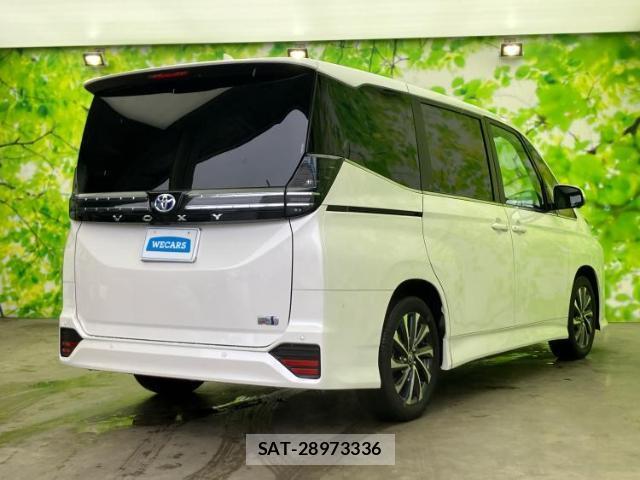 Toyota VOXY 2025-04 8225286-2
