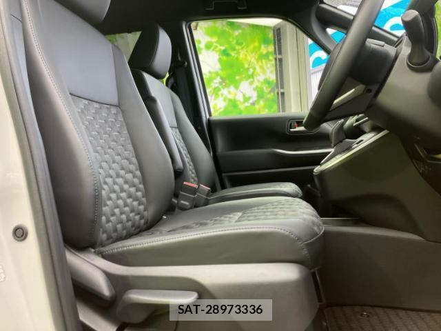 Toyota VOXY 2025-04 8225286-4