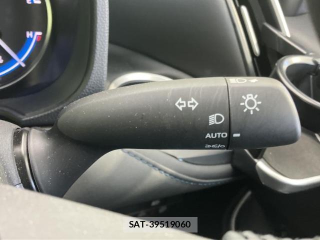Toyota VOXY 2025-07 8225305-16