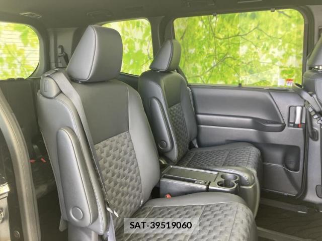 Toyota VOXY 2025-07 8225305-4