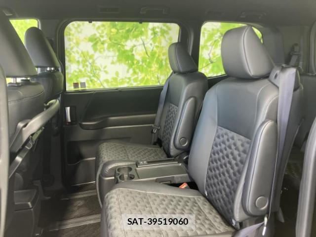 Toyota VOXY 2025-07 8225305-7