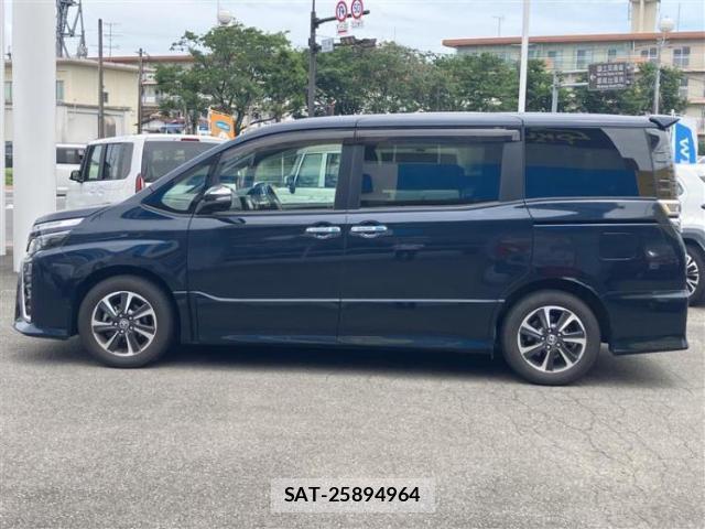 Toyota VOXY 2020-03 8225311-1