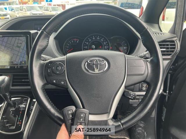 Toyota VOXY 2020-03 8225311-11
