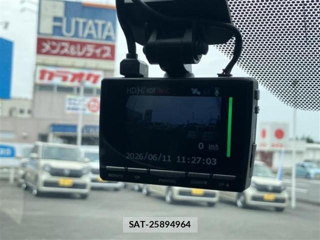 Toyota VOXY 2020-03 8225311-16