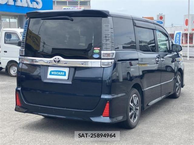 Toyota VOXY 2020-03 8225311-2