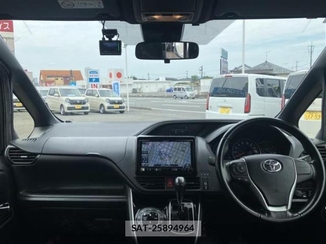 Toyota VOXY 2020-03 8225311-3