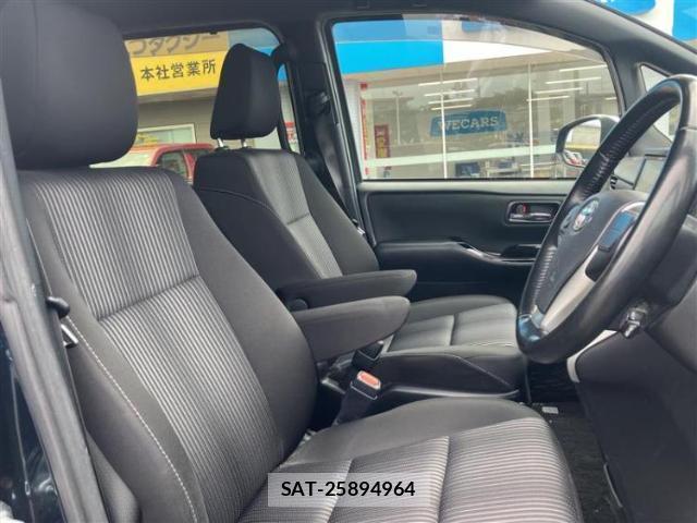 Toyota VOXY 2020-03 8225311-4