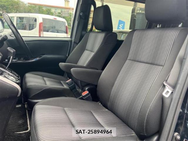 Toyota VOXY 2020-03 8225311-5
