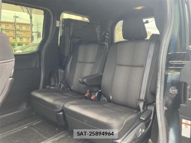 Toyota VOXY 2020-03 8225311-6