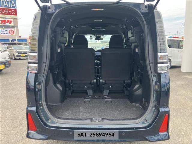 Toyota VOXY 2020-03 8225311-7