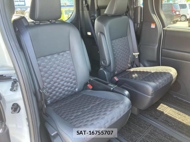 Toyota VOXY 2025-05 8225334-4