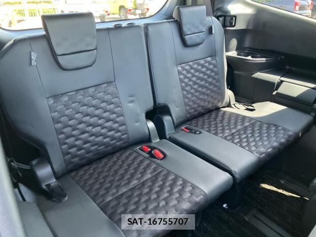 Toyota VOXY 2025-05 8225334-5