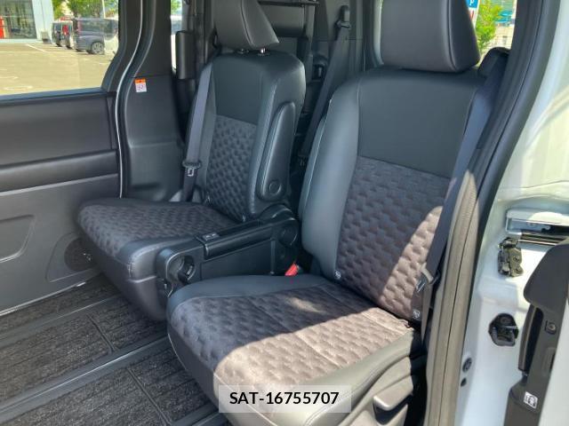 Toyota VOXY 2025-05 8225334-7