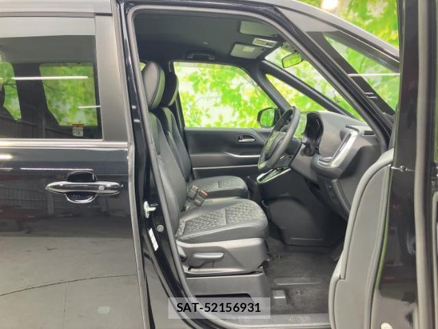 Toyota VOXY 2023-10 8225461-3