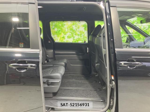 Toyota VOXY 2023-10 8225461-4