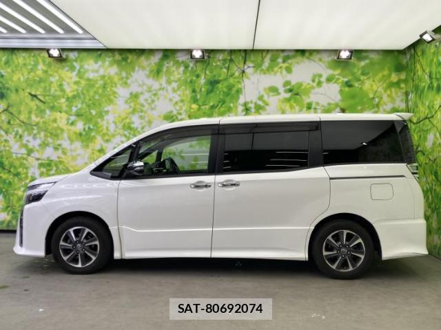Toyota VOXY 2018-12 8225478-1